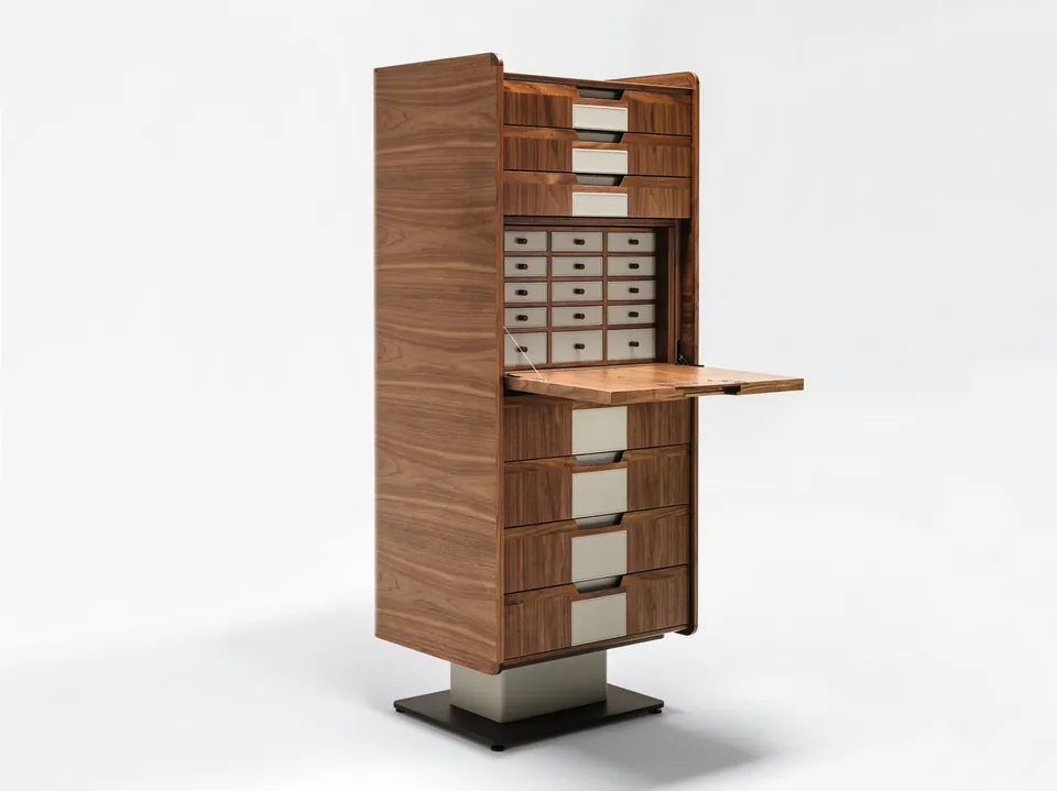 Giorgetti Corium rectangular leather bedside table with drawers, Giorgetti furniture made in Meda, Italy